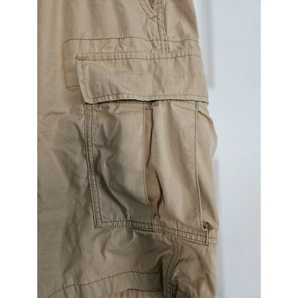 Levi Strauss & Co. Men’s Beige Cotton Cargo Shorts Two Horse 17